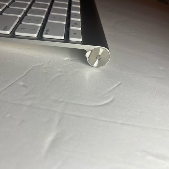 Genuine Apple Magic A1314 Bluetooth Wireless Slim Aluminum Keyboard Silver with - Picture 4 of 6